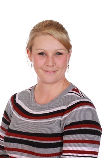 Miss L Steels's team photo'