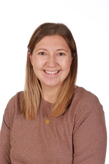 Miss L Vollands's team photo'