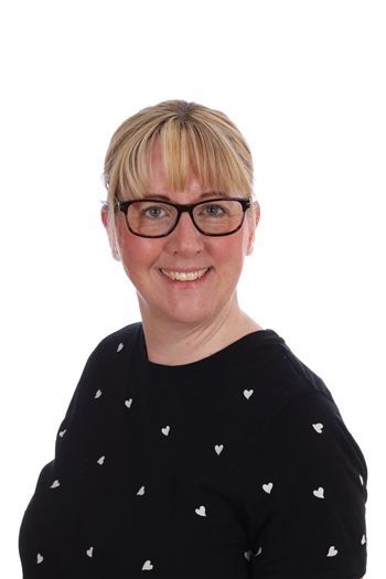 Mrs L Moody team photo